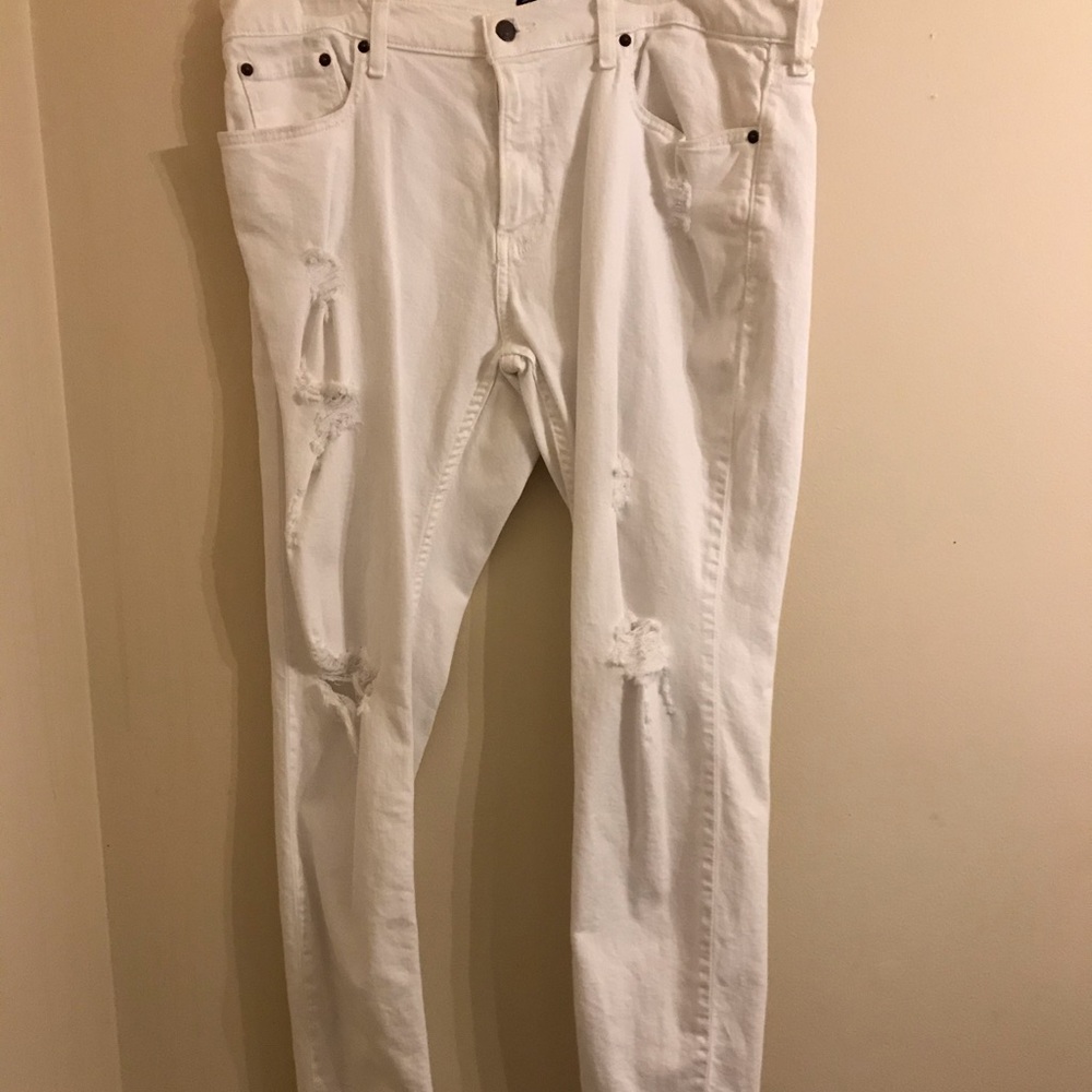 Men Hollister white destress jeans .